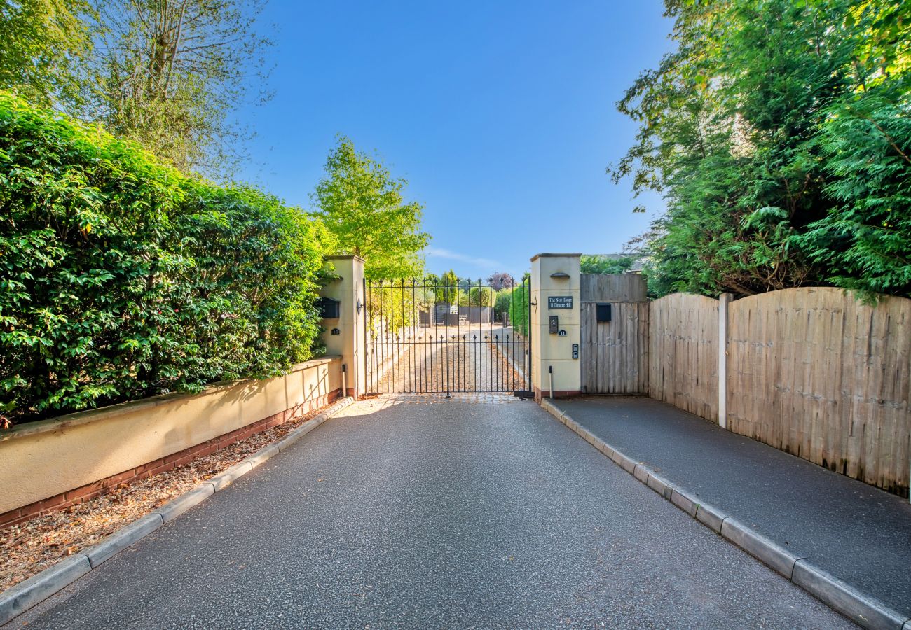 House in Wolverhampton - Tinacre