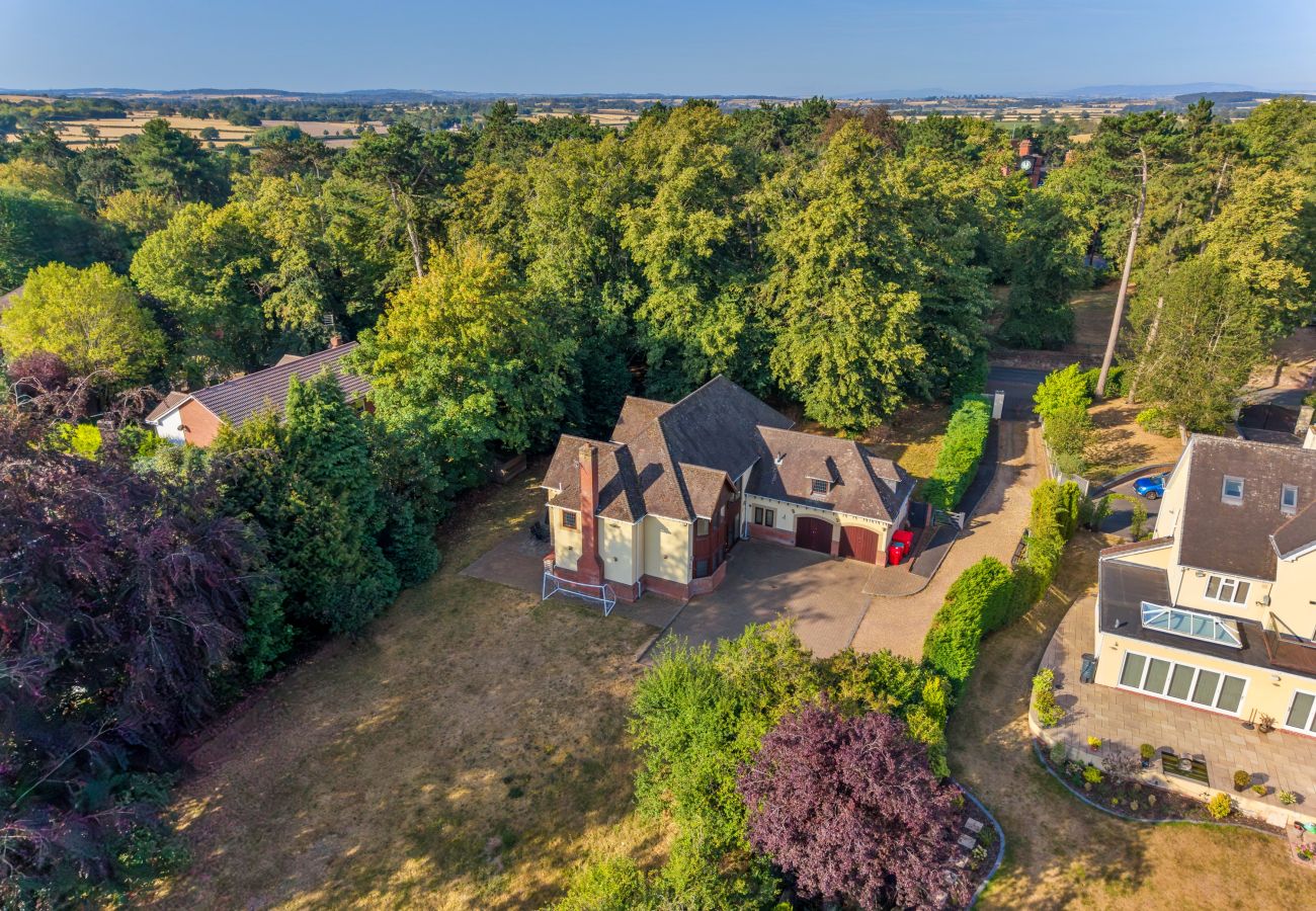 House in Wolverhampton - Tinacre