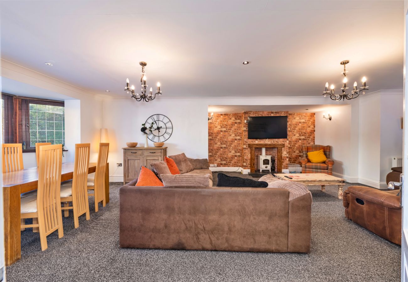 House in Wolverhampton - Tinacre