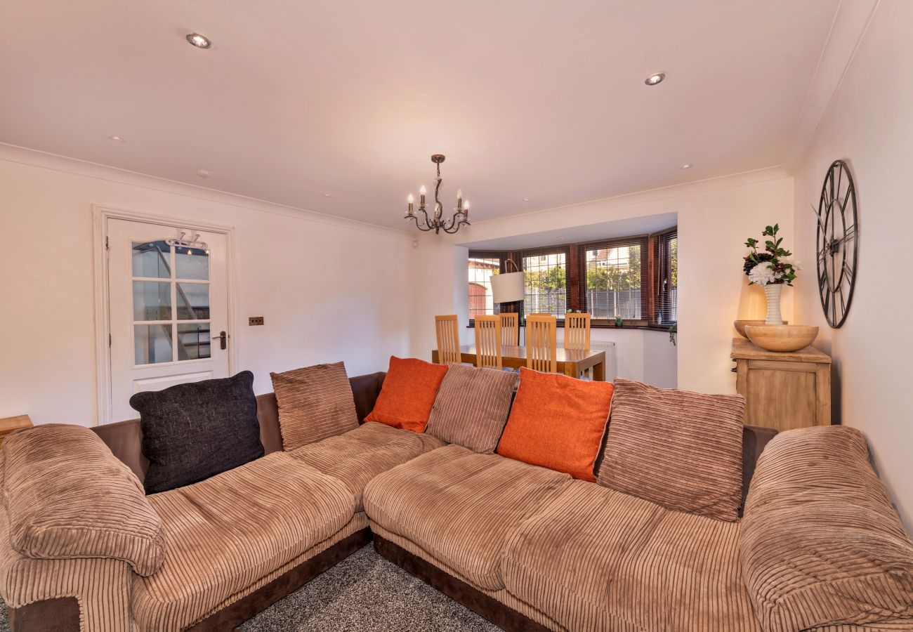 House in Wolverhampton - Tinacre