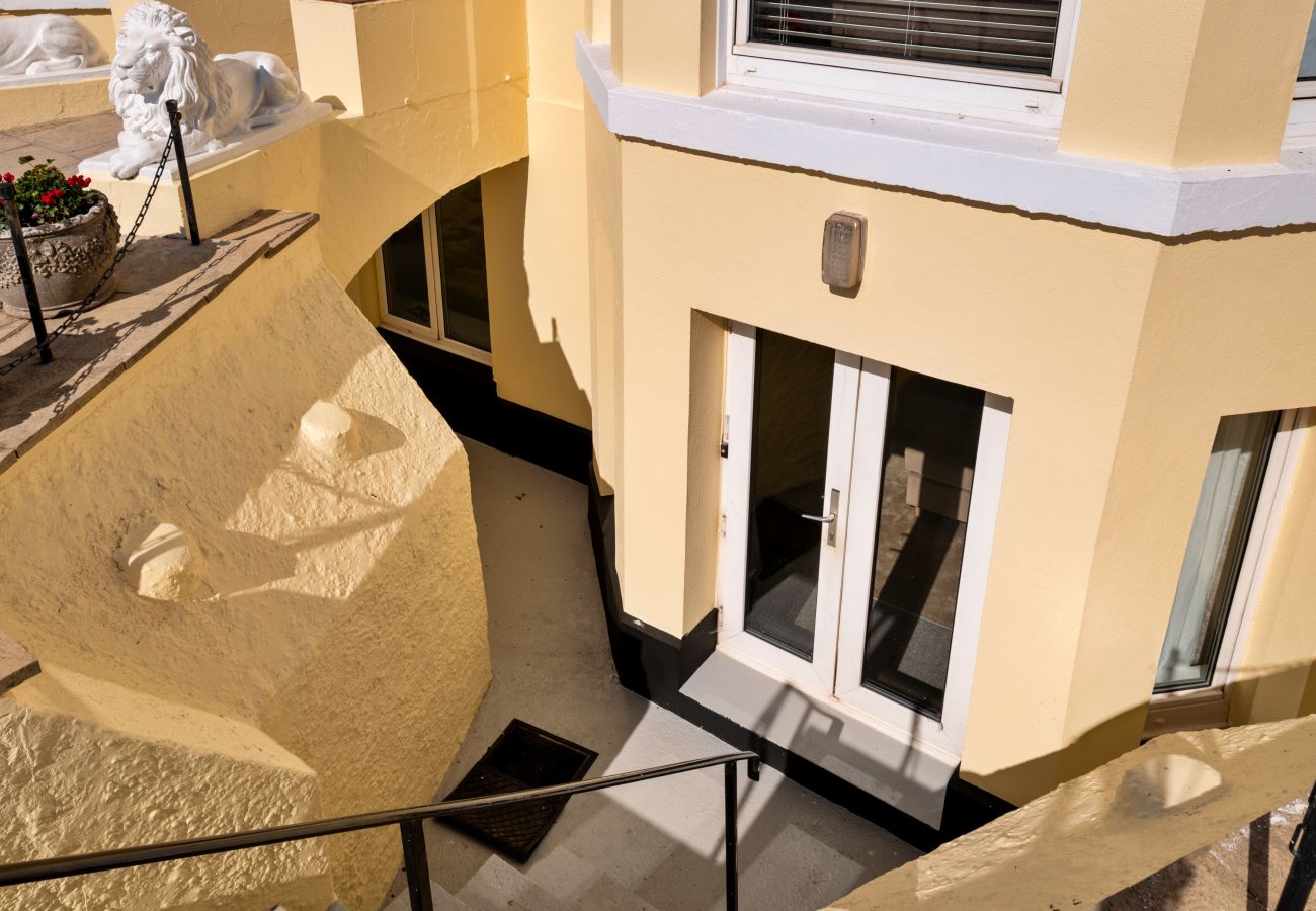 Apartment in Teignmouth - Coastal Retreat