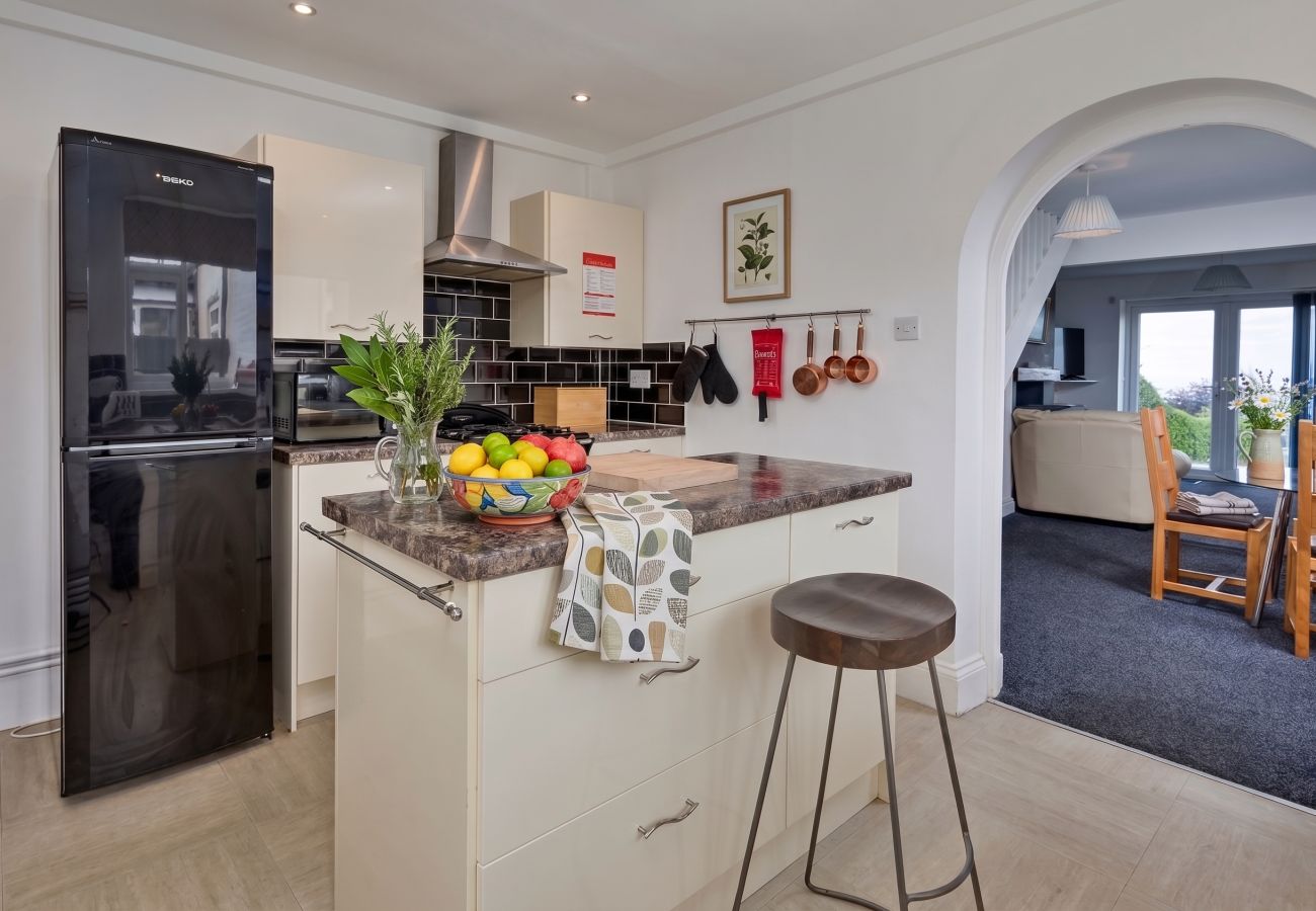House in Port Mulgrave - Ammonite Cottage, Sea Views