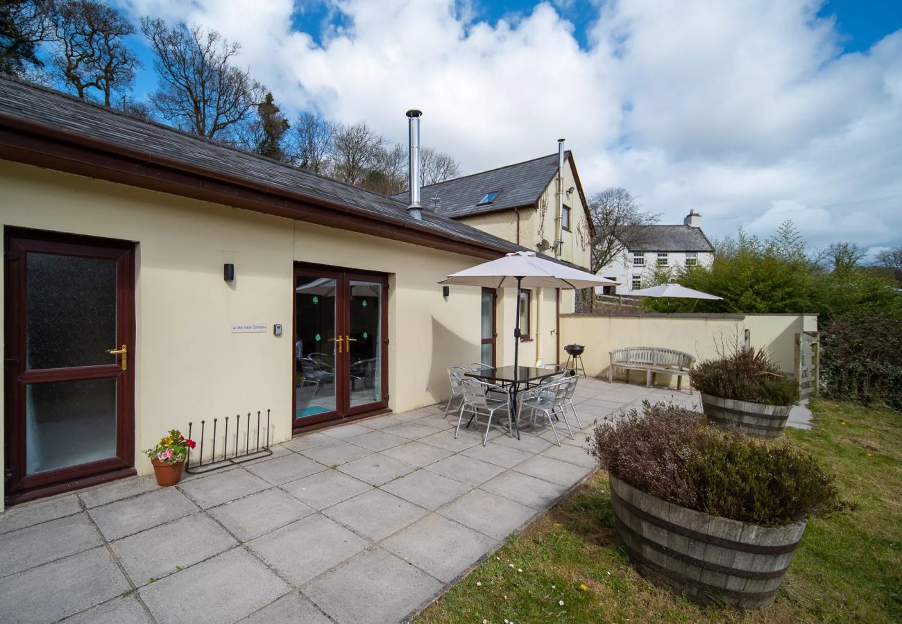 Cottage in West Down - Lake view Cottage at Lower Aylescott