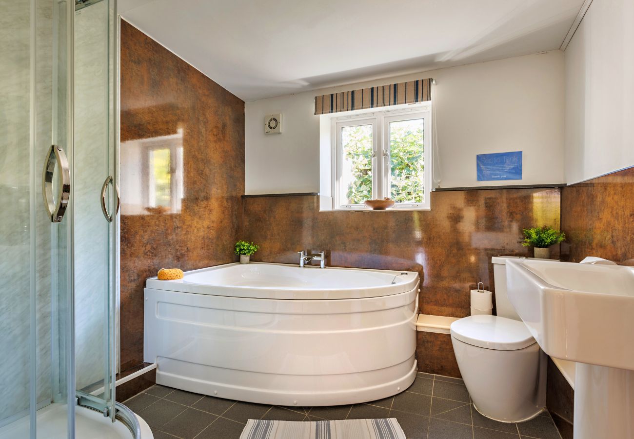 Bungalow in Themelthorpe - Hawthorn Cottage