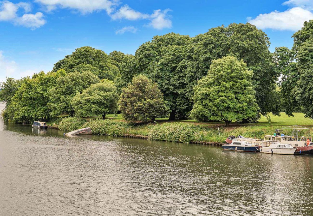Apartment in East Molesey - Craven House, Park Suite