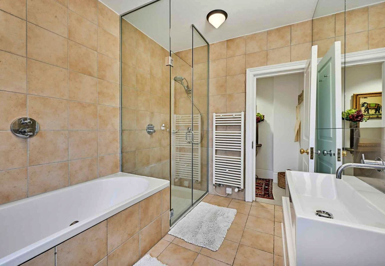 Apartment in East Molesey - Craven House, Park Suite